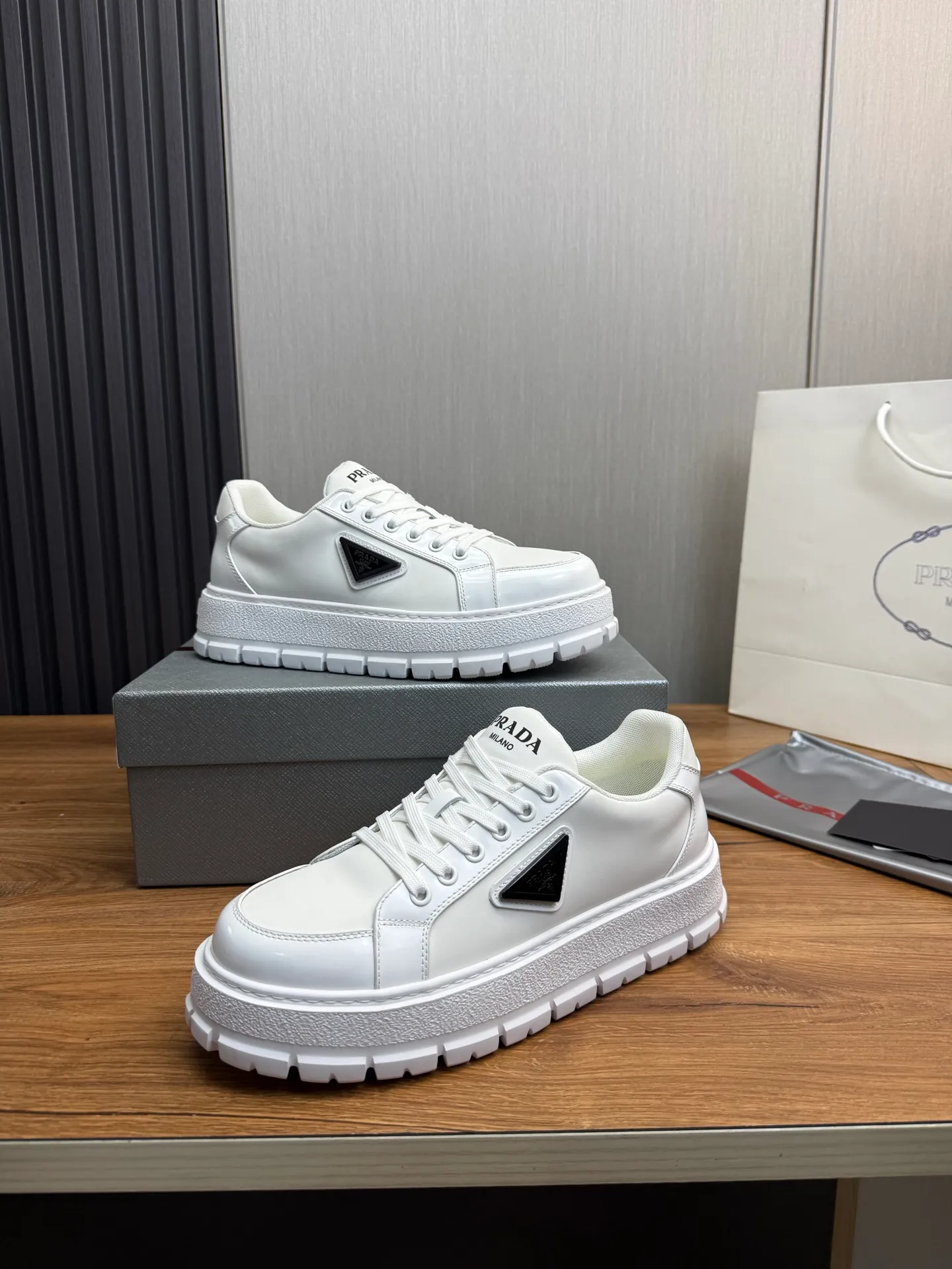 Men's shoes 💰580💰 [PRADA] Autumn and winter hot men's shoes shipped 👏Official website synchronized ⬆️Original fly-woven cowhide fabric + cowhide lining, 1⃣️:1⃣️reproduction, original sole, 38-45 (45. Customized, non-refundable)